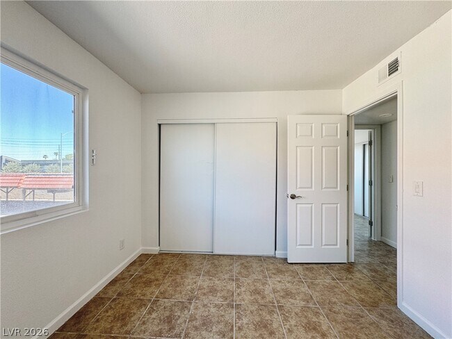 Building Photo - 2920 E Siki Ct