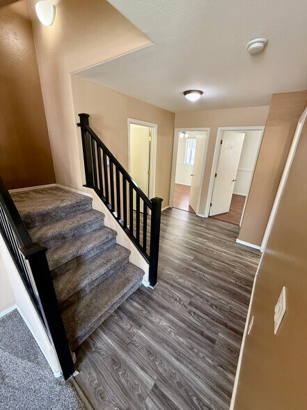 Building Photo - 5220 W Burton Dr