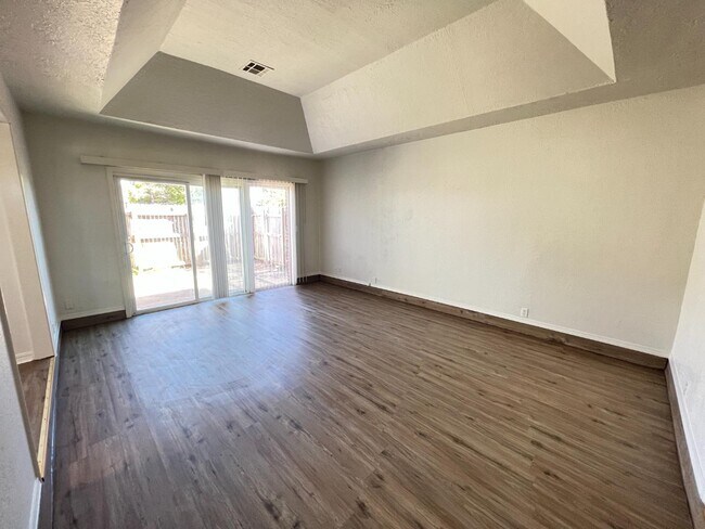 Building Photo - 100 Crawford Ct