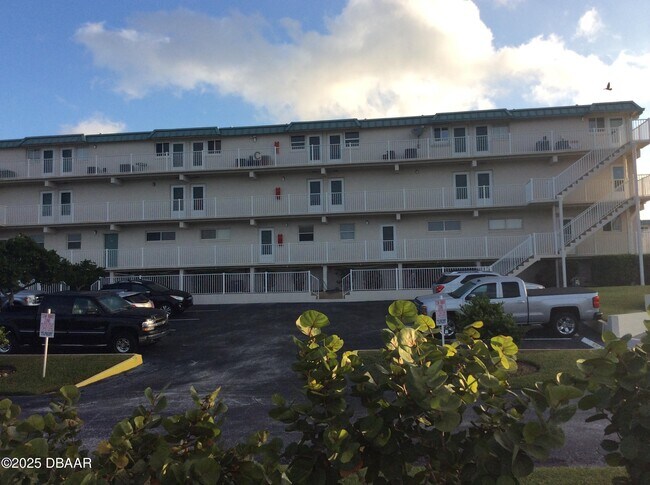 Building Photo - 4849 Saxon Dr