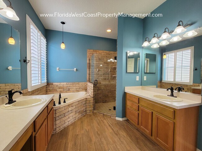 Building Photo - LARGE PARRISH POOL HOME! FENCED YARD! PET FRIENDLY! AVAILABLE FOR JUNE! LONG TERM LEASE!