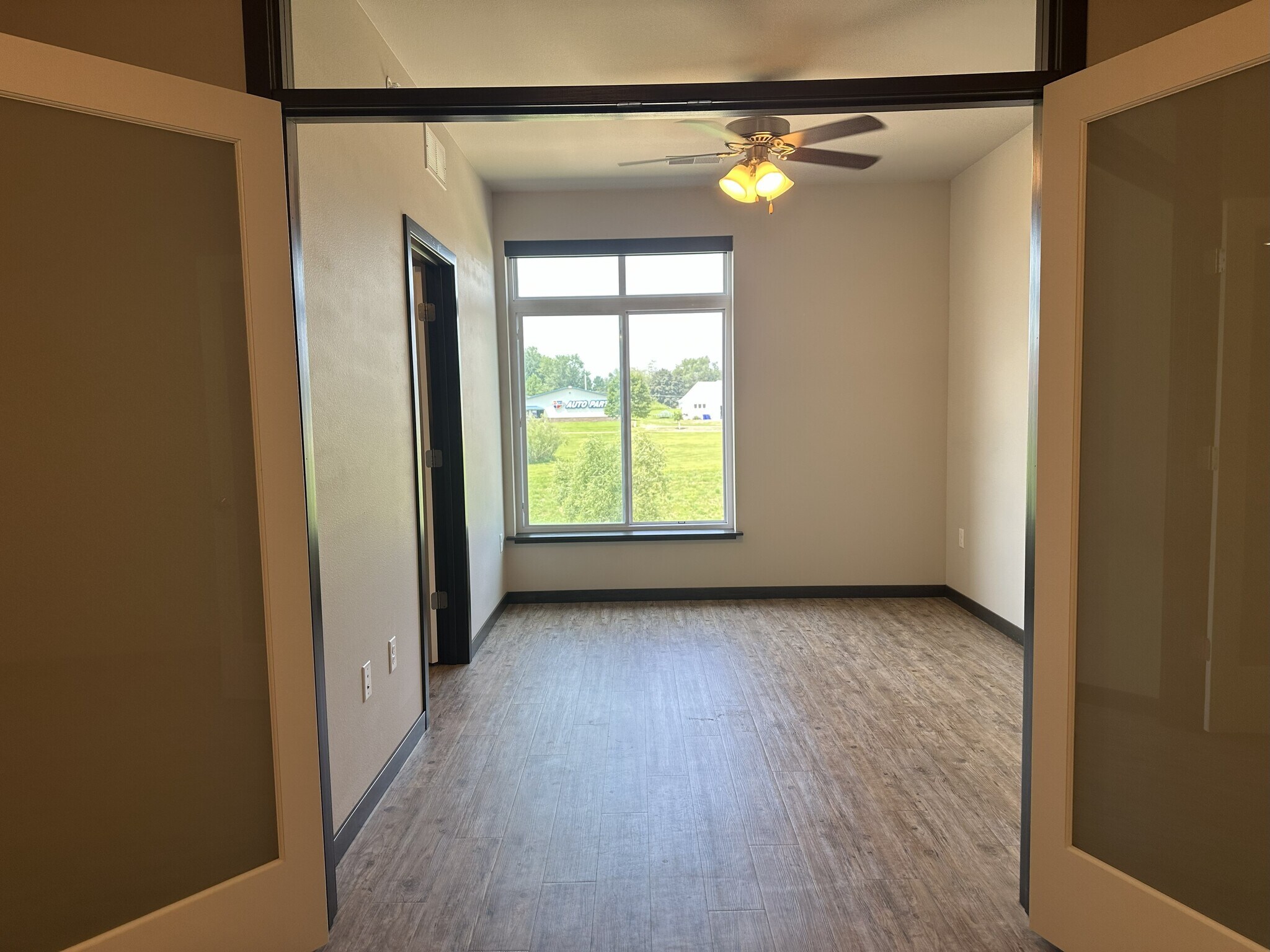 Building Photo - 950 Commercial St