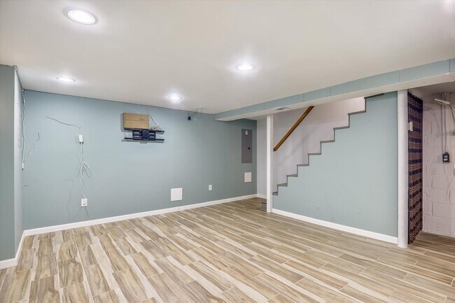 Building Photo - 5834 Jamestown Rd