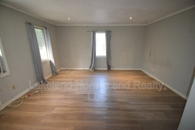 Building Photo - 842 E Lime St