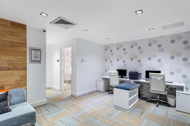 Building Photo - 951 Brickell Ave