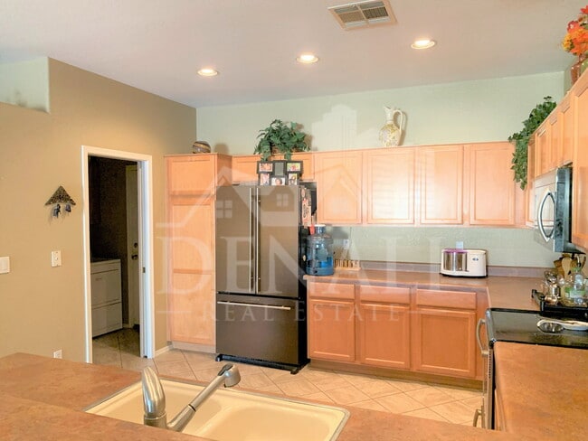 Building Photo - 706 N Tangerine Dr