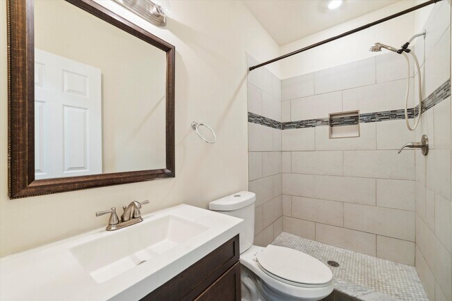 Building Photo - 1815 W Montgomery Ave