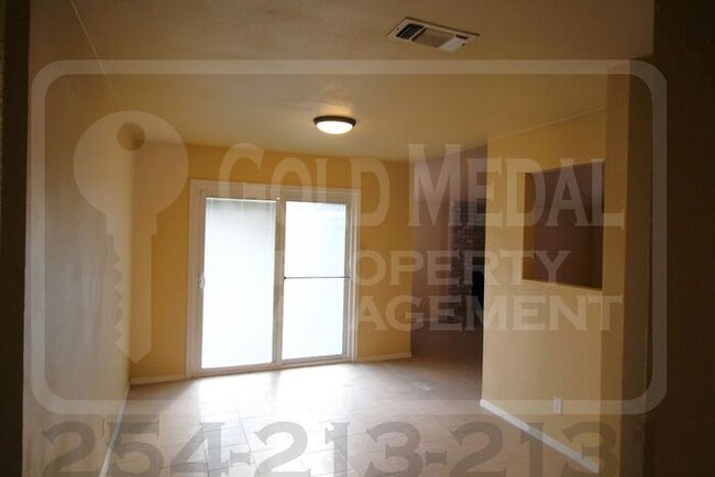 Building Photo - 2002 Sherman Dr