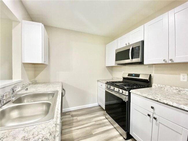 Building Photo - 2110 Blue Meadow Dr