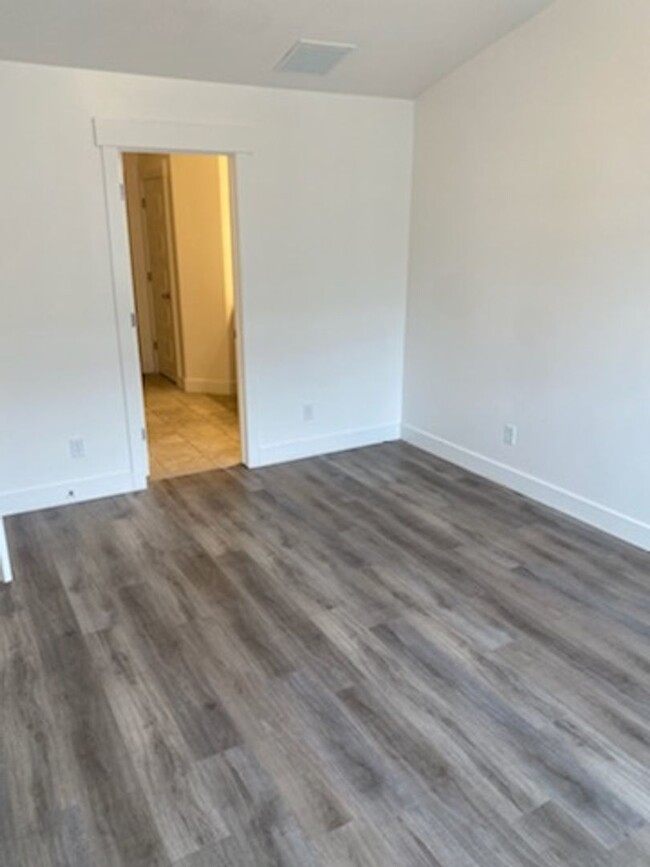 Building Photo - Pet Friendly Spacious Lehi Townhome