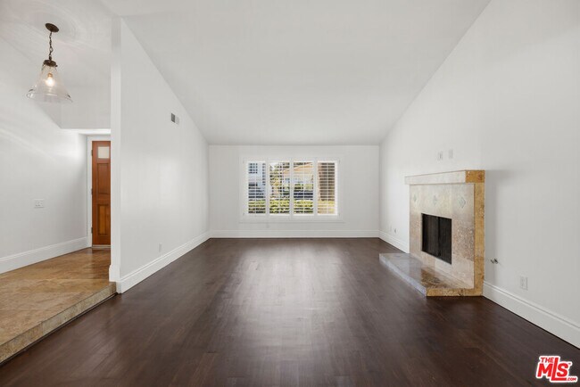 Building Photo - 18113 Bromley St