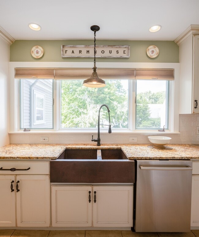 Building Photo - 37 Main Rd N