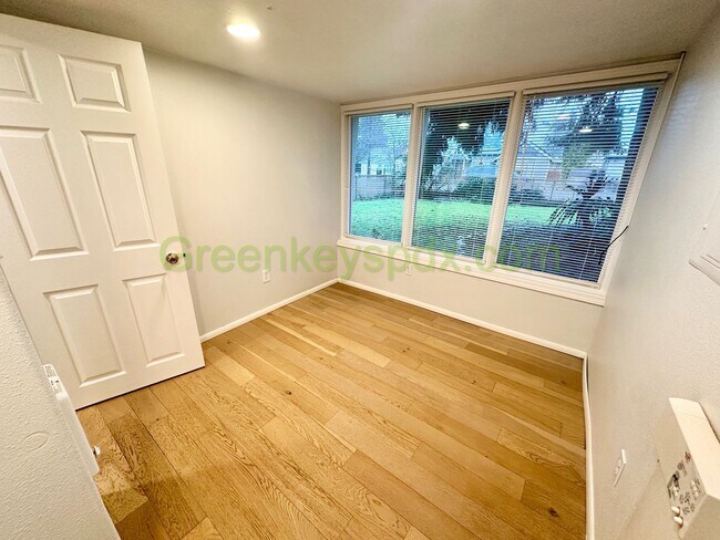 Building Photo - 10342-6935