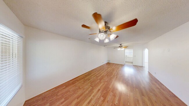 Building Photo - 318 Marian Way
