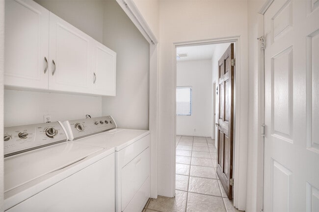 Building Photo - 53740 Avenida Navarro