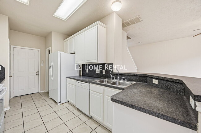 Building Photo - 14322 Mooreview Ln