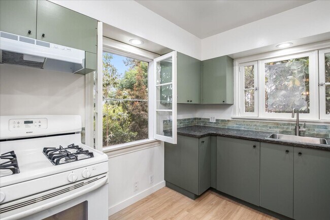 Primary Photo - Emmet Terrace Triplex