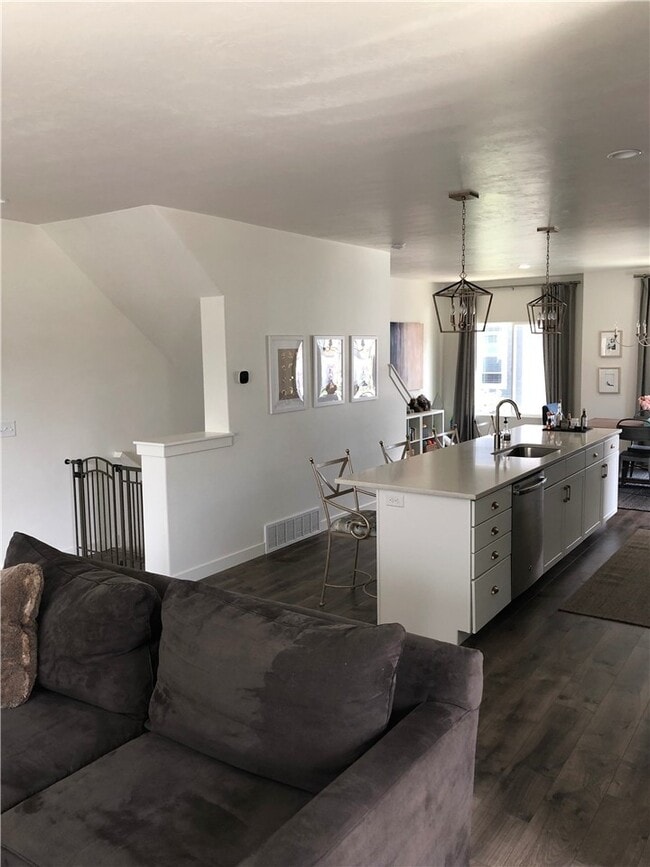 Building Photo - Luxury Bluffdale 4 Bedroom Town Home