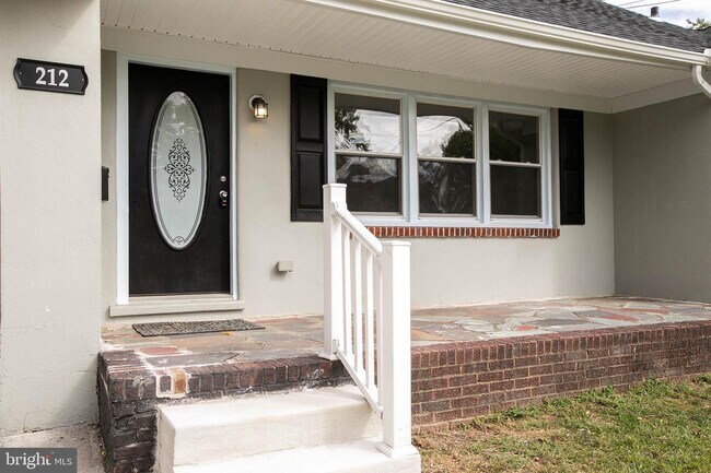 Building Photo - 212 E Cuthbert Blvd