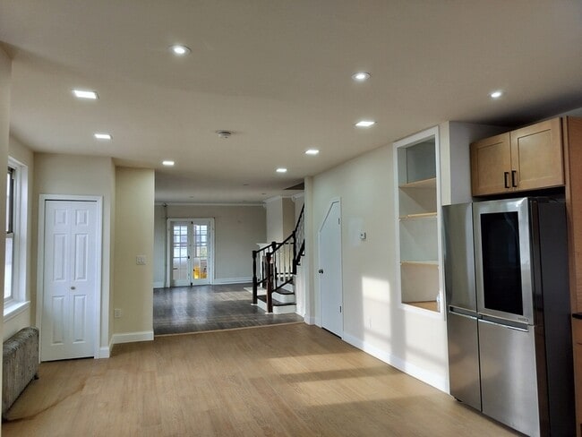 Building Photo - 32 Newell Ave