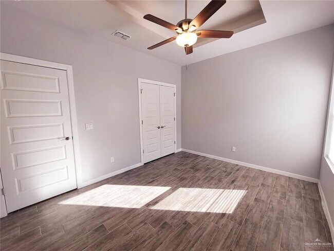 Building Photo - 3716 Valeria St