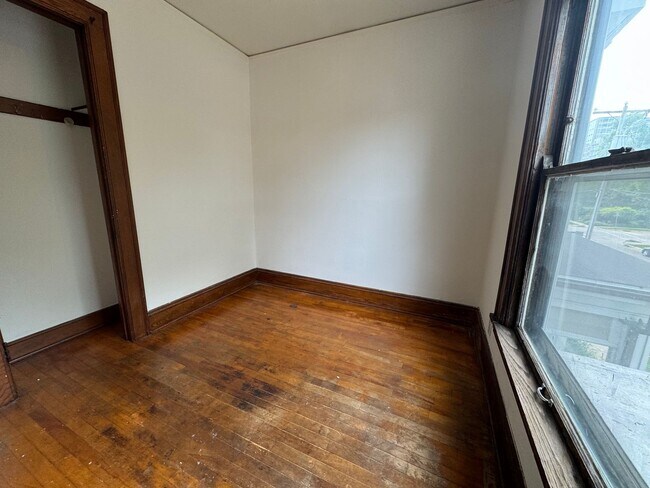 Building Photo - 215 N Paterson St