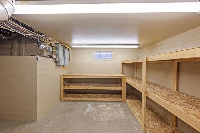 Building Photo - Meticulously UpdatedComstock Rancher!