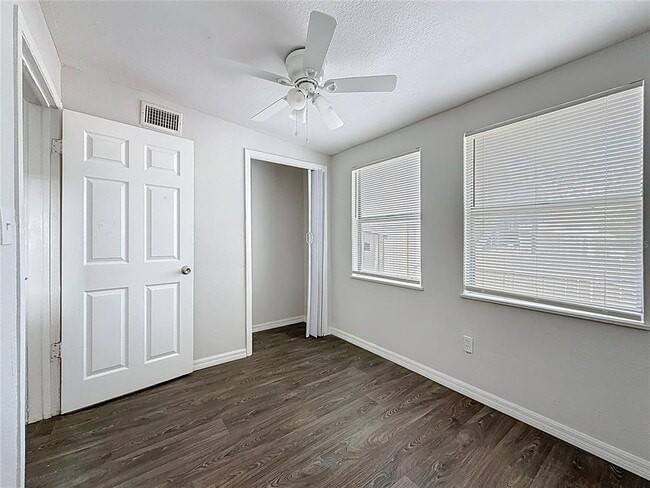 Building Photo - 618 17th Ave S