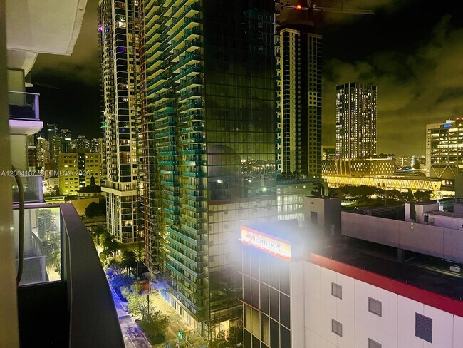 Building Photo - 851 NE 1st Ave