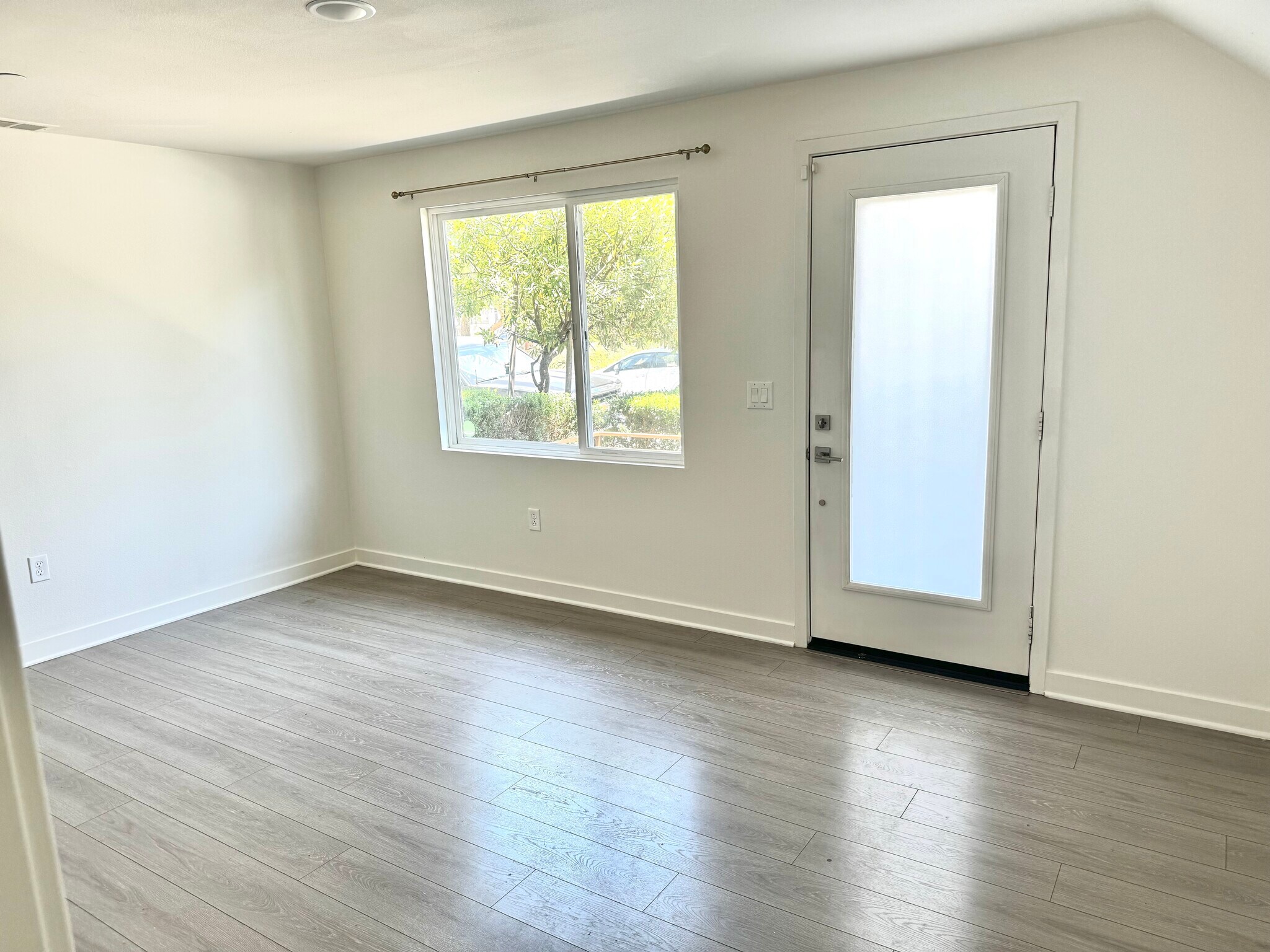First Floor small suite - 2581 Arvia St. #13