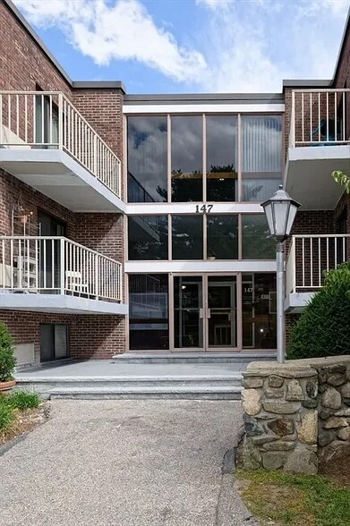 Building Photo - 147 Turner Rd