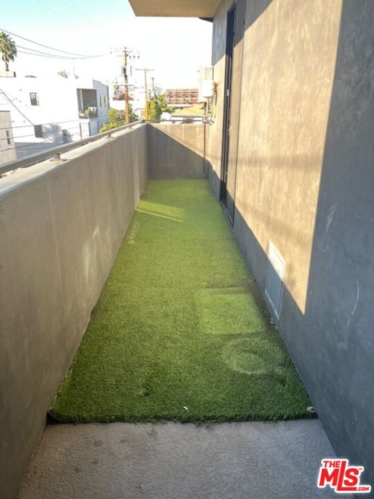 Building Photo - 1445 S Fairfax Ave