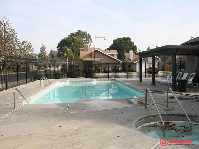 Building Photo - Cozy Apartment off Acres & White Ln!