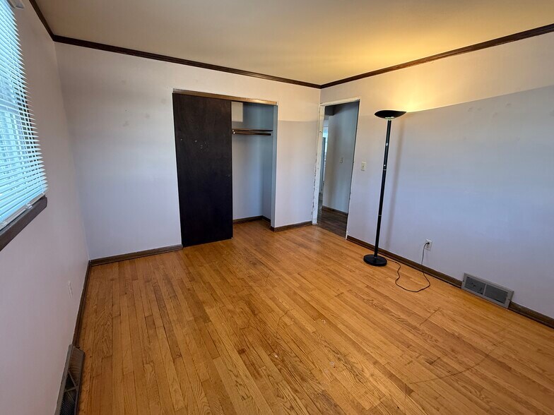 Building Photo - 1016 Fieldcrest Dr