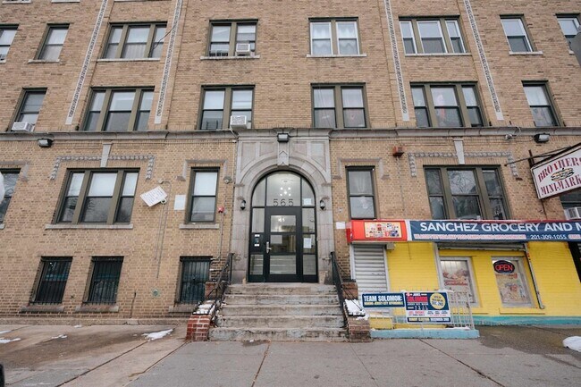 Building Photo - 565 Bergen Ave