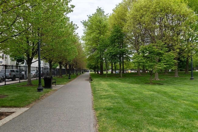 Building Photo - 212 Chelsea St