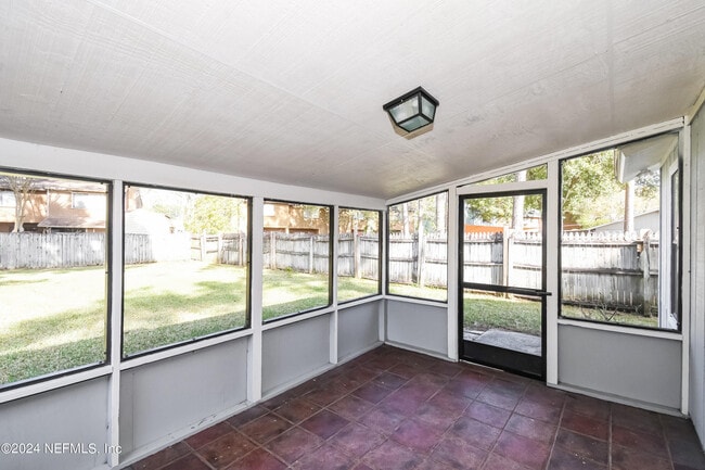 Building Photo - 4385 Queensway Dr