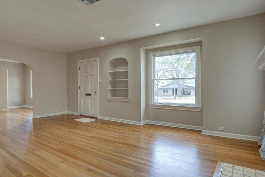 Building Photo - 426 Garraty