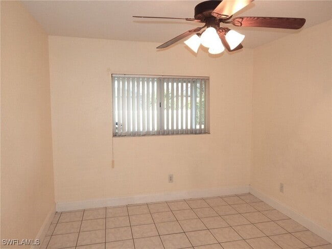 Building Photo - 424 SW 38th Pl