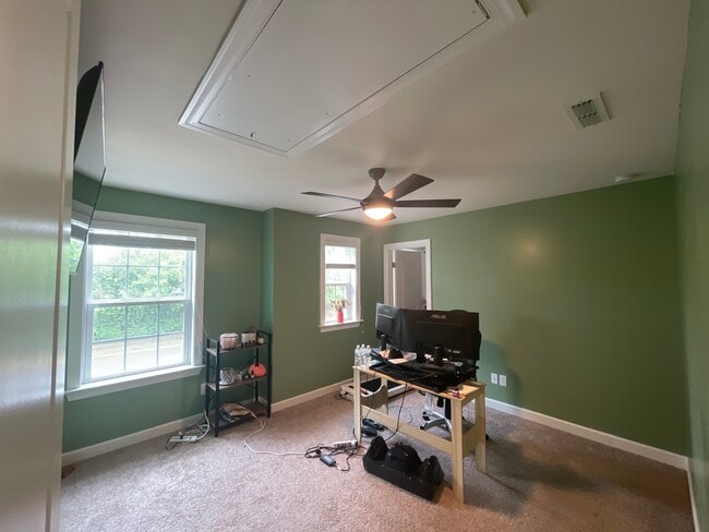 Building Photo - 1013 Travern Dr