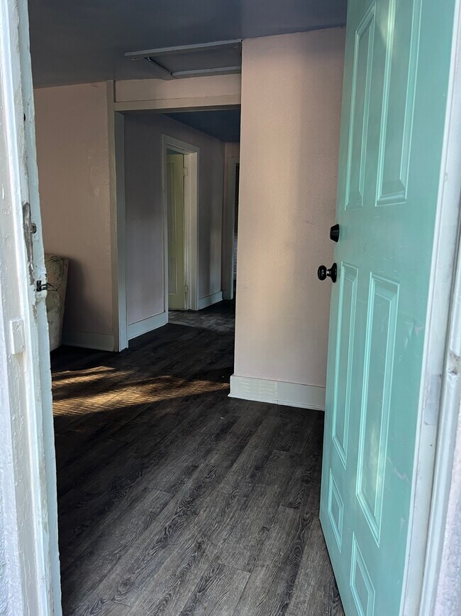 Building Photo - 1516 Carmel Ave