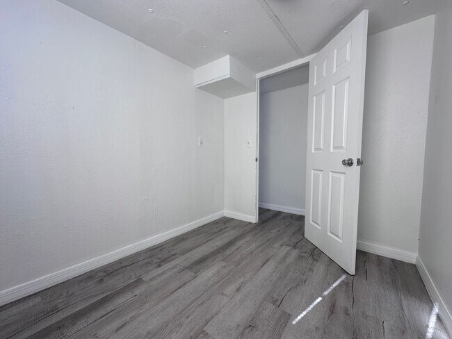 Building Photo - 2Bed 1Bath Rent To Own in Zephyrhills, FL