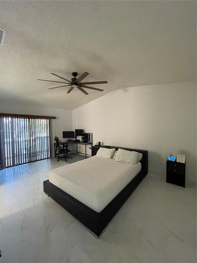 Building Photo - 1625 N 15th Terrace