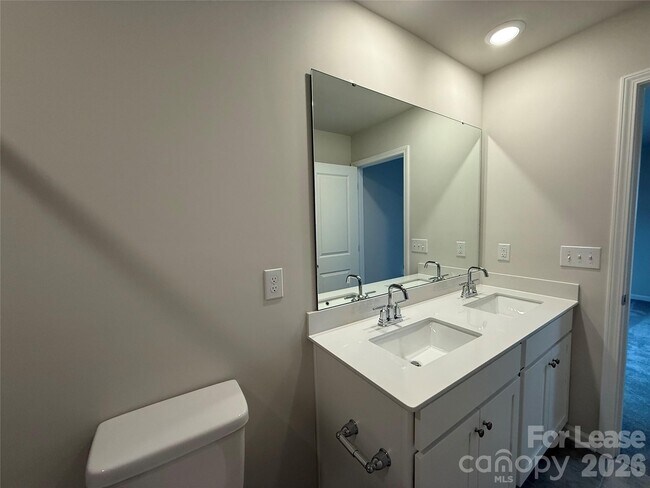 Building Photo - 6337 Fairfax Ct
