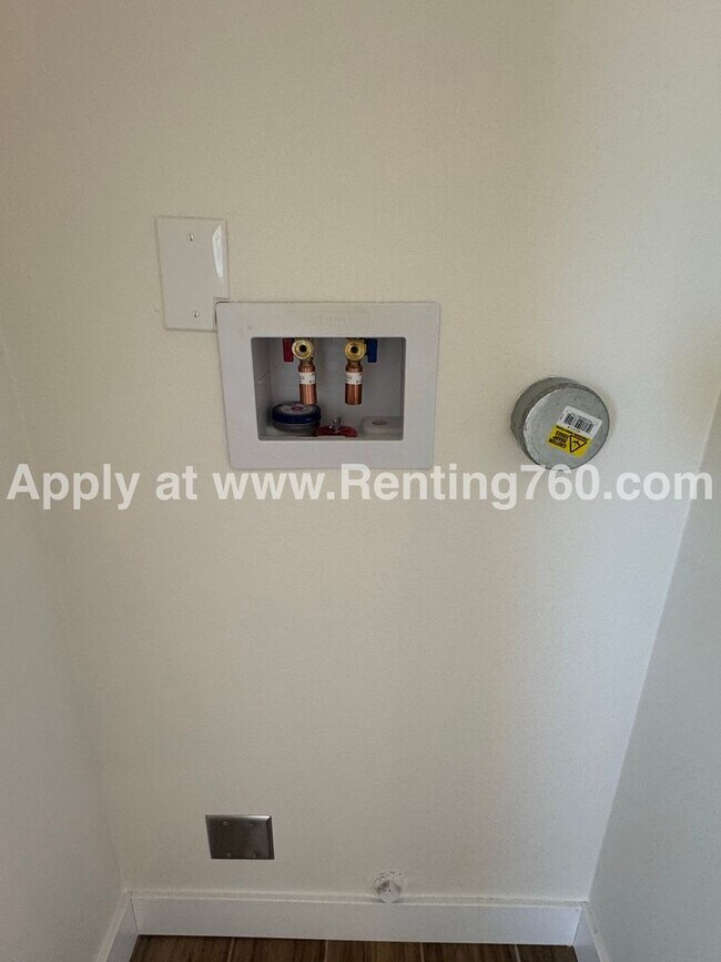 Building Photo - New 2 Bedroom 1 Bathroom Home!!