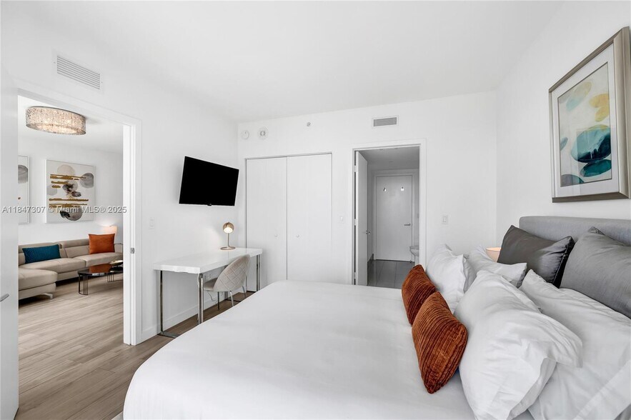 Building Photo - 1300 S Miami Ave