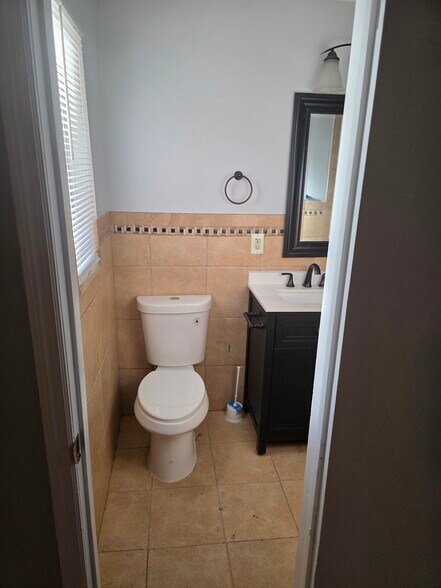 Main Master Bathroom - 2232 Ribault Scenic Dr