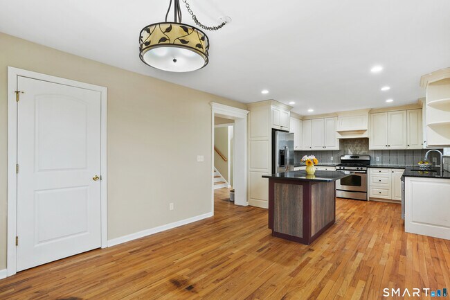 Building Photo - 1180 Main St