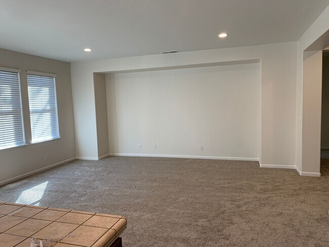 Building Photo - Coming up FOR SALE! Like New Super clean 3/2 West Fresno single story in Central Unified