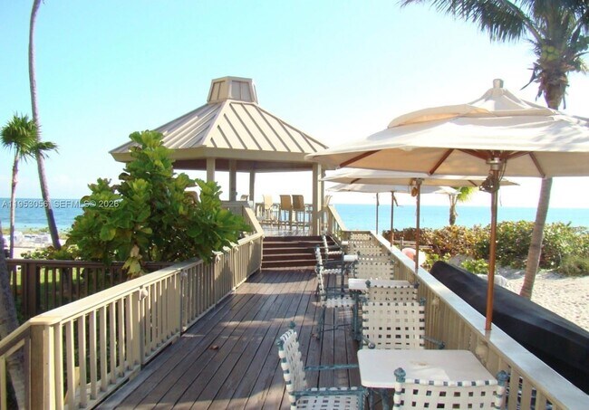 Building Photo - 1111 Crandon Blvd